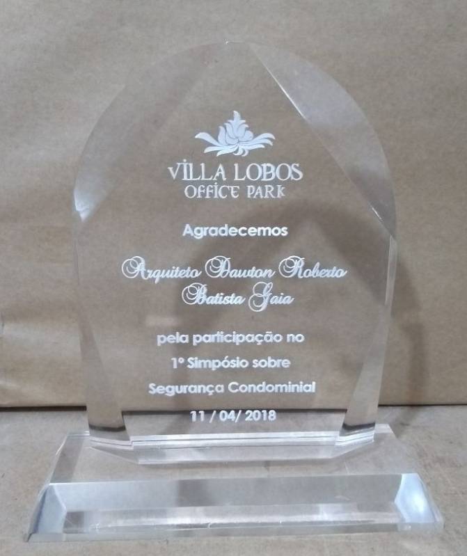 Onde Encontro Troféu em Acrílico com Placa de Homenagem Vila Leopoldina - Troféu em Acrílico sob Encomenda